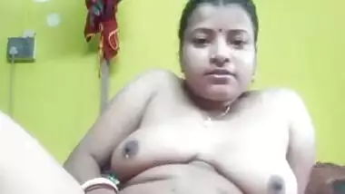 Horny Desi Boudi Masturbating Part 2