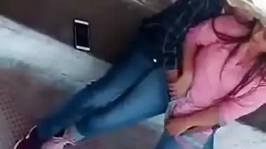exclusive desi couples in park, fingering by bf