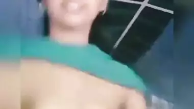Desi cute girl show boob