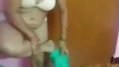 Tamik aunty boobs