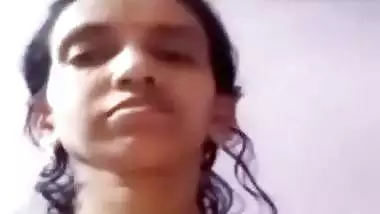 Desi lady boobs show on video call viral hot