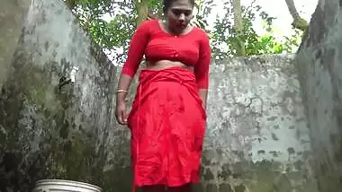 Desi village bhabi spy bath video