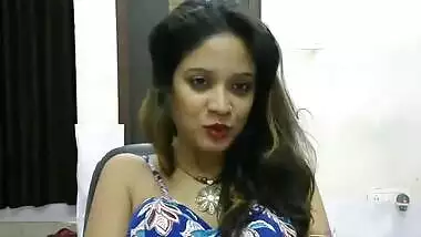 During porn videochat Indian hottie gladly demonstrates her assets