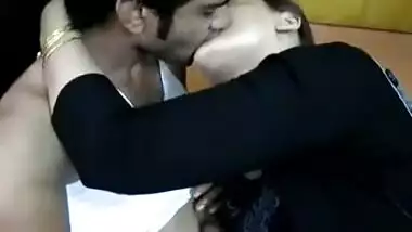 Cute Desi wife gets her pussy licked and give nice BJ