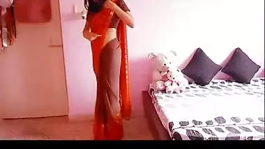 Young desi wife free porn clips of wearing sari