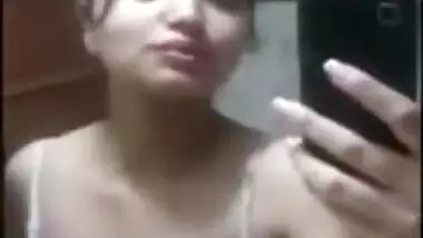 College Girlfriend Makes Video For Bf While Fingering