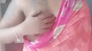Today Exclusive- Nri Tamil Girl Play With Boobs