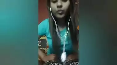 Desi girl bra less boobs shaking on live