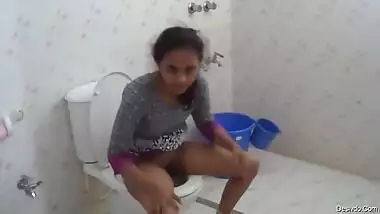 Desi hostel girl recorded by her roommate and leaked vidoe with her BF 2