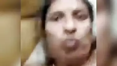 Neibor Desi aunty showing on video call