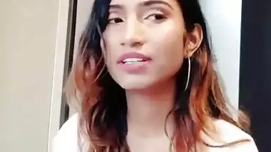 sexy desi babe singing showing her hot clevage