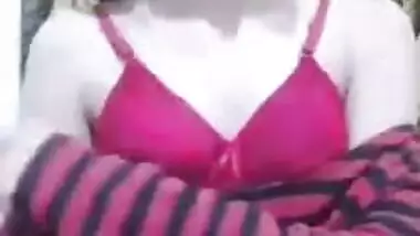 Kashmiri teen girl showing her small tits