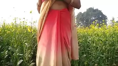 Desi Village Bhabhi Pissing Public Porn Outdoor