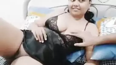Desi husband exposes his cute Tamil wife and plays with her XXX cunt