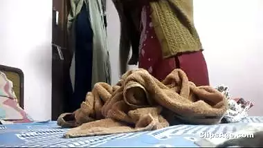 Delhi aunt dressing video captured using hidden cam in room