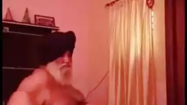 Rich aged Punjabi boss tries to fuck his maid, sex mms vidios