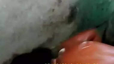 Smart Southindian Aunty's BIG BOOBS expose while bathing