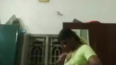 Desi woman likes to film XXX videos where she takes off clothes