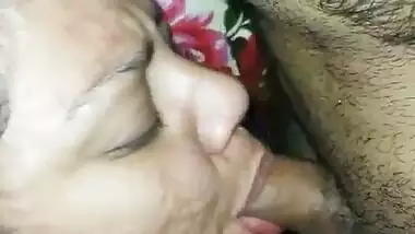 Pakistani wife sucking cock on cam