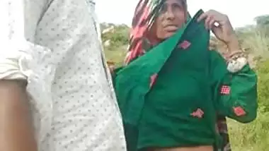 Rajasthani aunty in saree outdoor sex XXX MMS video