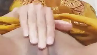 Desi sexy bhabi show her sexy pussy