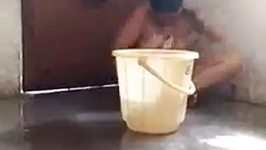 Mature bhabhi’s nude MMS bath video captured by Devar