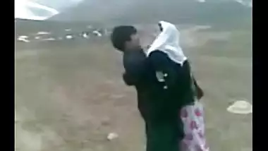 Desi sex of two Pakistani couple outdoor sex in car