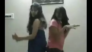Funny Hot Snake Dance Paki Girls