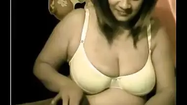 Busty Cheating Indian auntie exposes boobs for Lover