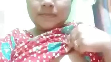Married Bhabi Showing Boobs And Pussy