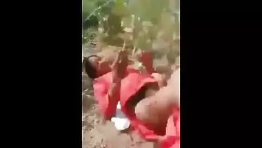 Village aunty having outdoor sex with her lover