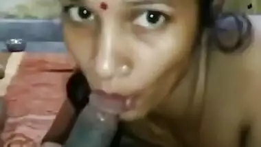 Sexy Bhabhi give Blowjob