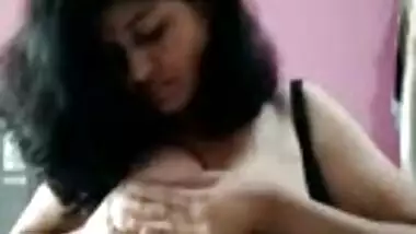 Super hot desi playing boobs