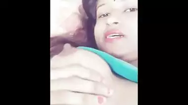 desi college girl showing boobs