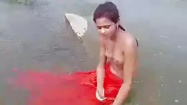 Dehati Lovers enjoying outdoor bathing on selfie cam