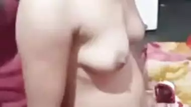 Fucker touches Desi girl's XXX body parts in the homemade MMS video