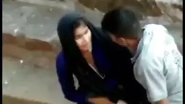 College teen couple caught having outdoor sex, Desi MMS leaked online