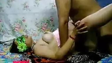 Indian chunky sex aunty enjoying a cam sex night