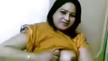 bhabhi showing boobs to lover