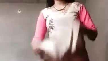 Desi Village Girl Ass Showing In Doggy Sex