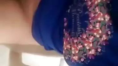 Desi housewife spends time by shoving XXX toy into her greedy twat