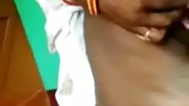 Mature Desi auntie demonstrates XXX tits and cunt on video call