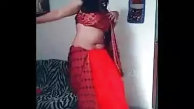 bubbly bhabhi navel dance