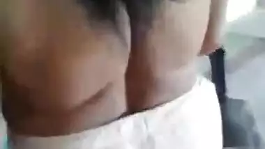 Indian Aunty Showing her Boobs