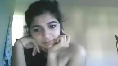 Desi gal live show to her bf throughout movie call