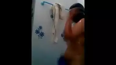 Hot Indian Girl Taking a Bath