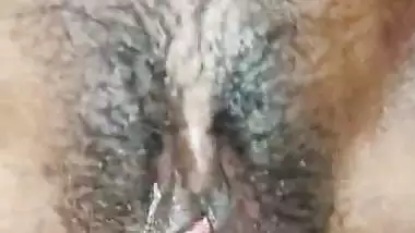 Tamil Tamil Girl Put A Finger In Her Vagina And...