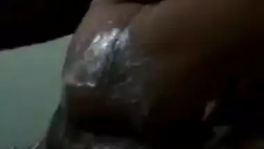 SEXY SOUTH INDIAN BITCH SHAVING HER ARM-PITS AND PUSSY FOR B