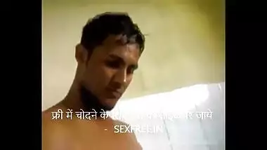 A Bangladeshi guy fucks his GF in the bathroom