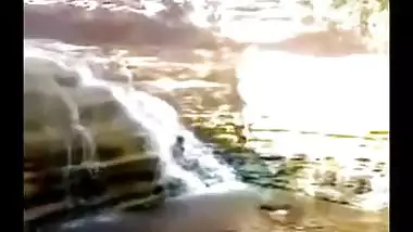 Desi Bhabhi Outdoor Scandal near River